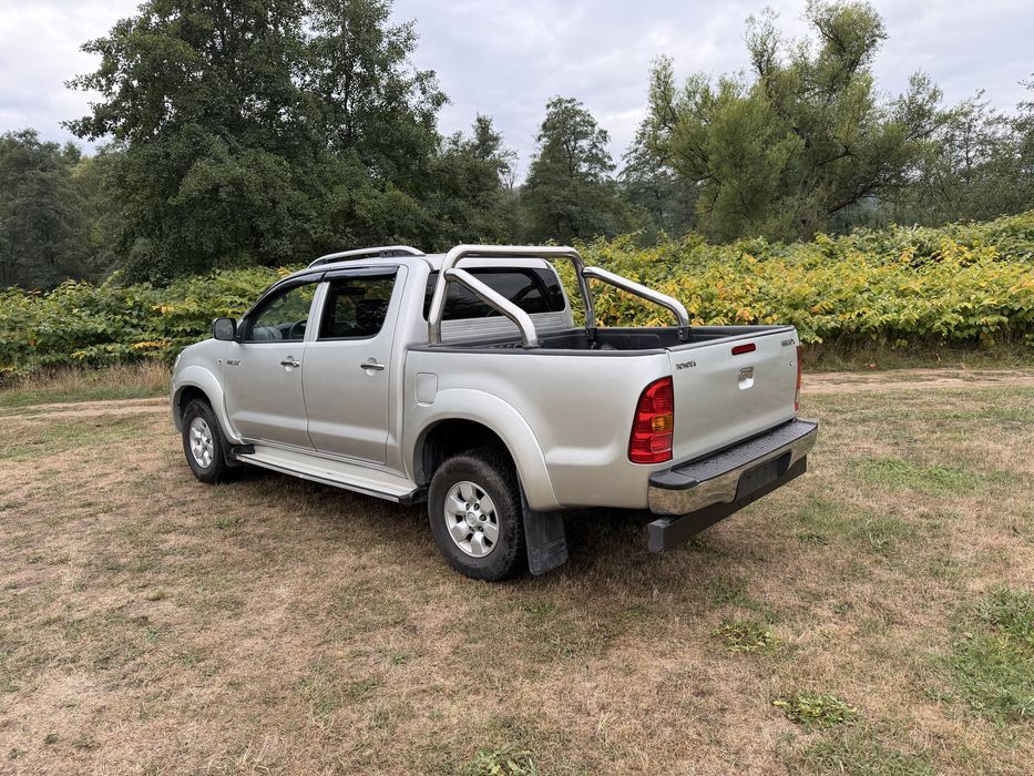 Toyota hilux  2.5/ 144 cp