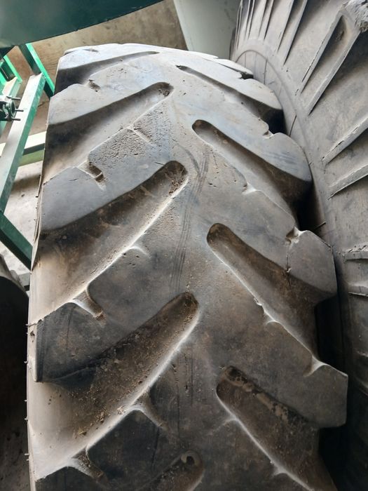 Прадават се гуми 15.00-20 два броя