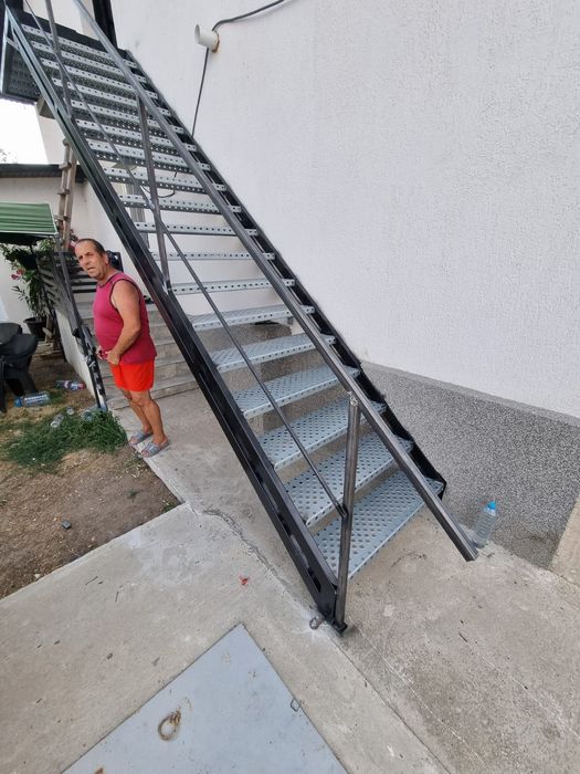 Scari zincate pe comanda