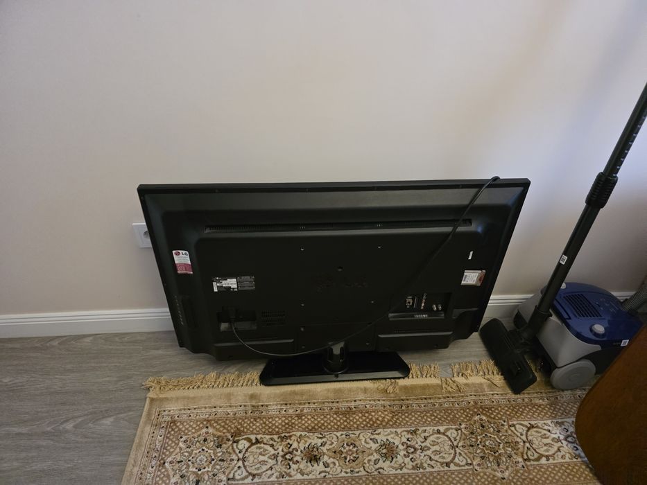 Телевизор LG 42" (107 см) Full HD