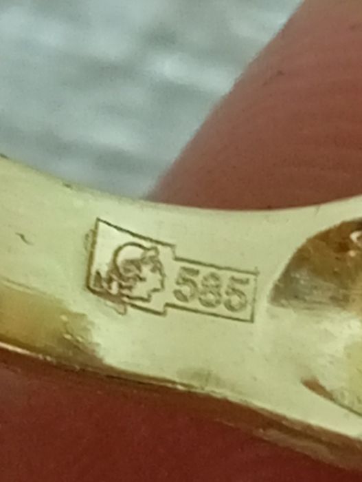 Золотое кольцо  с бриллиантами