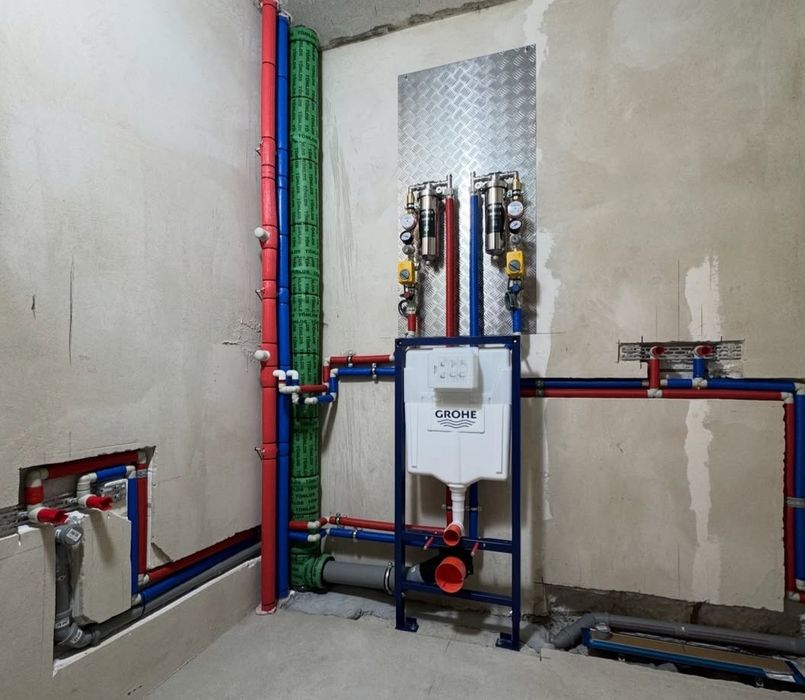 Сантехник,коммуникации.