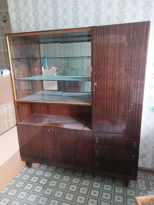 Срочно продам сервант
