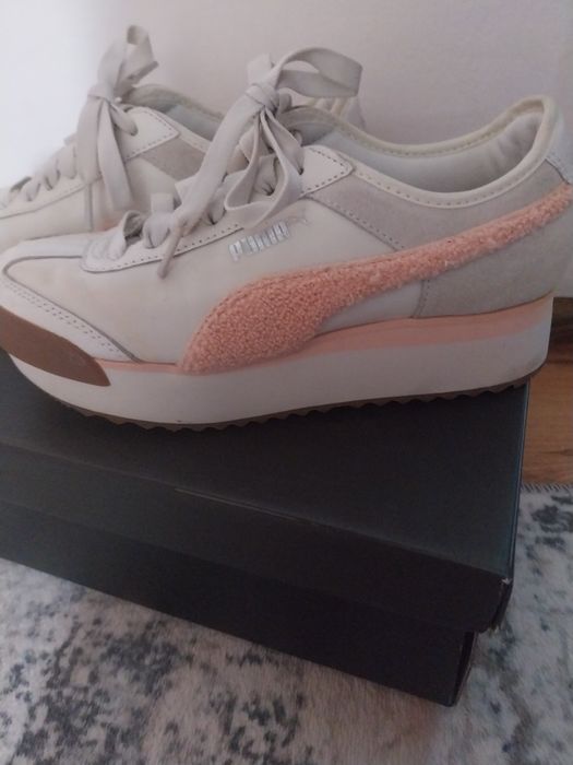 Красиви удобни обувки .