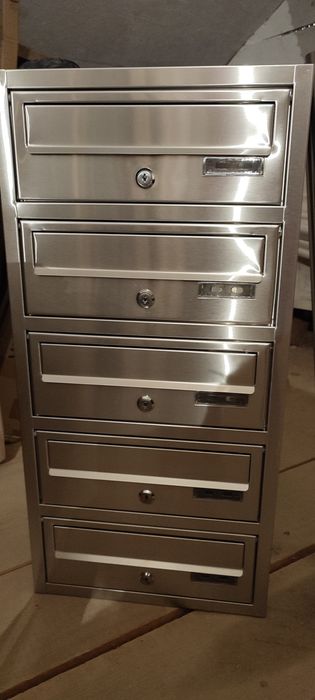 Vând cutie poștală cu 5 locuri