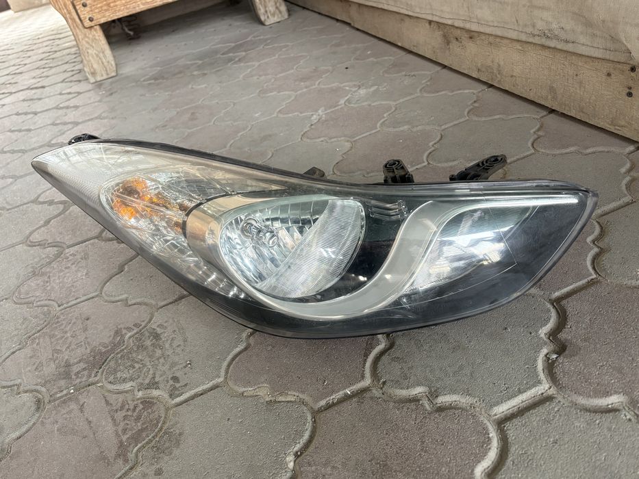 Фара на Hyundai Elantra 2013