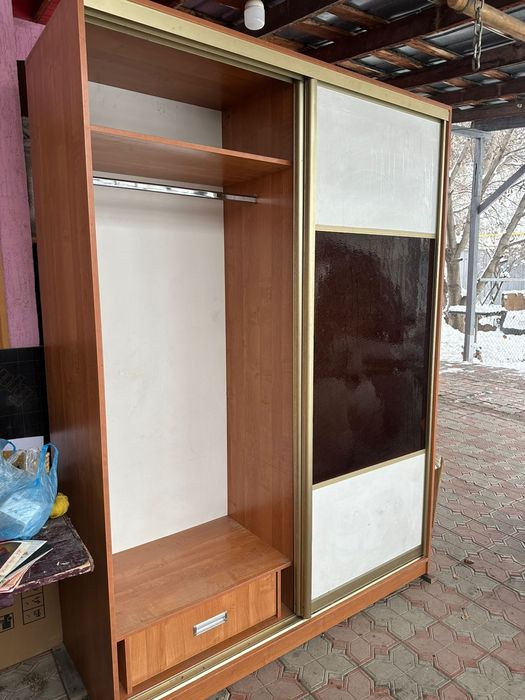 Продам шифонер в хорошем состоянии.