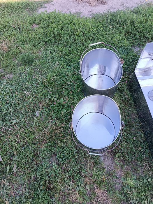 Vând găleți pentru mult oi/ capre din inox