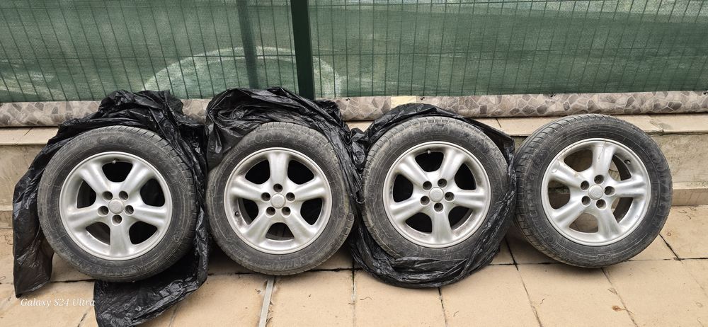 Оригинални лети джанти за Toyota 15 цола + Секретни болтове и гайки