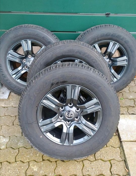 Jante cu anvelope originale Toyota