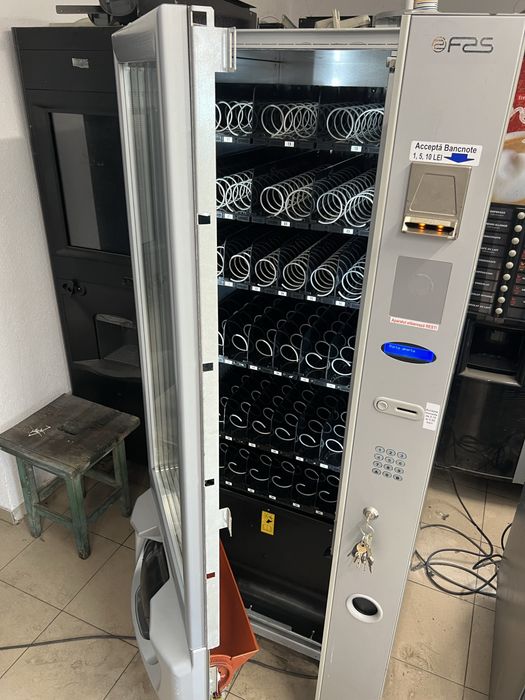 Fas Kristal aparat vending snack si bauturi reci