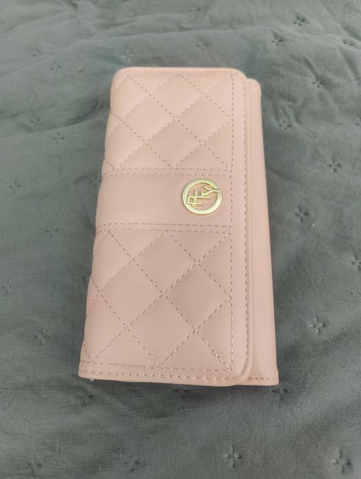 Две Дамски портмонета