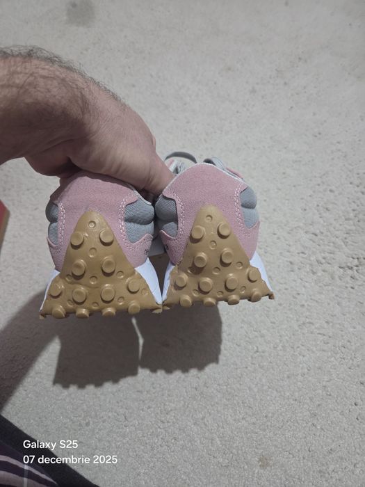 Vand adidasi New Balance