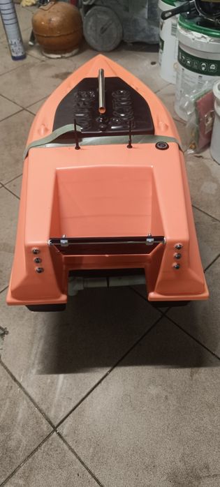 Лодка за захранка