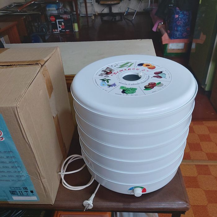 Электросушитель для овощей и фруктов.