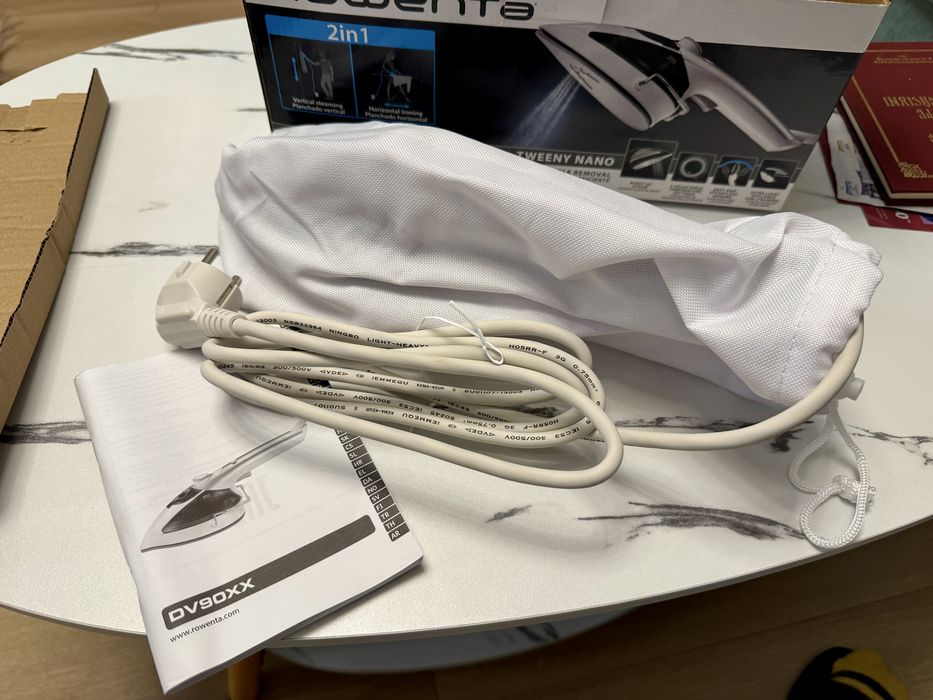 Fier de calcat vertical Rowenta Tweeny Nano DV9000D1