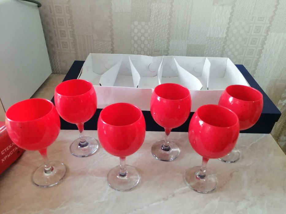 Сервисы  и бокалы праздничные