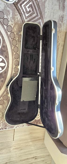 Продавам Фемдер кейс