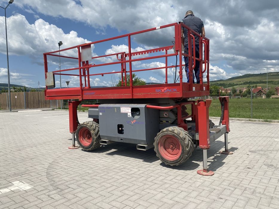 De vanzare sau da inchiriat nacela 4x4 diesel .