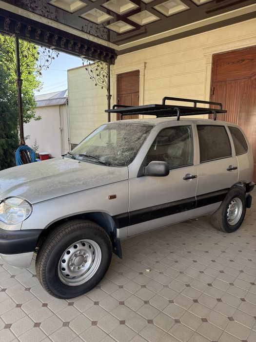 Chevrolet Niva 2123 sotiladi