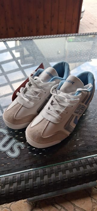 Adidași Veer sport – Noi, cu etichetă
Vând