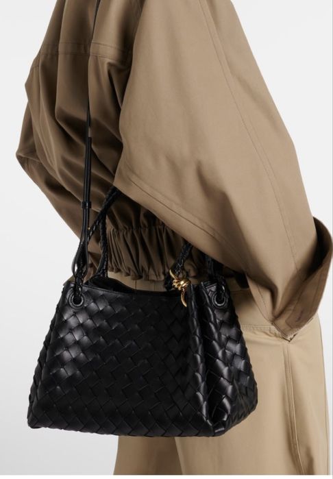 Стилна  чанта  като Bottega Veneta Parachute small