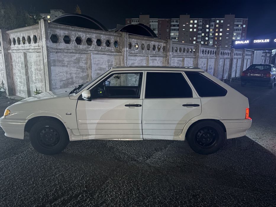 Ваз 2114    Белый .