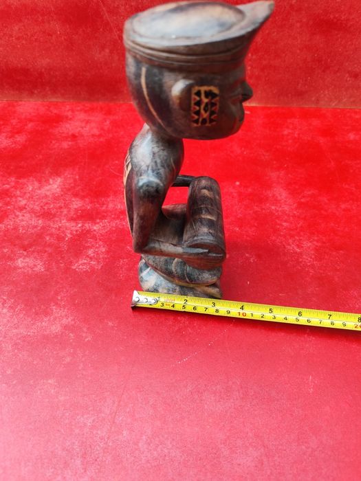 Statuie din lemn