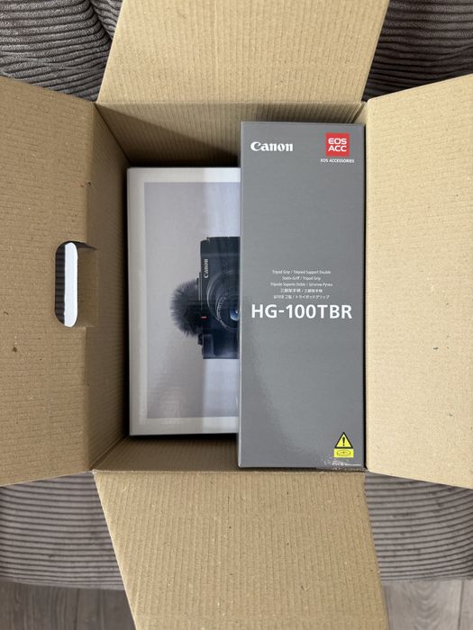 Canon PowerShot V1 Premium Vlogger Kit + AD-E1