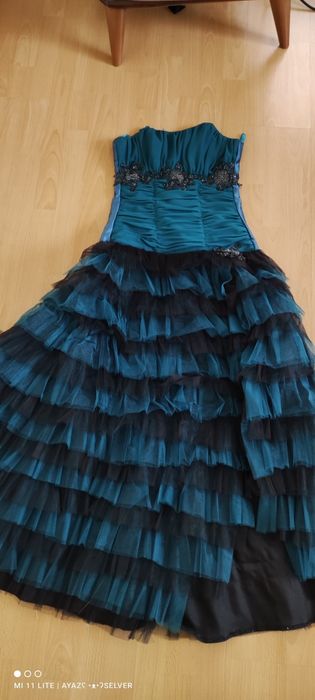 Бална рокля в отлично състояние носена е за няколко часа С-М размер.