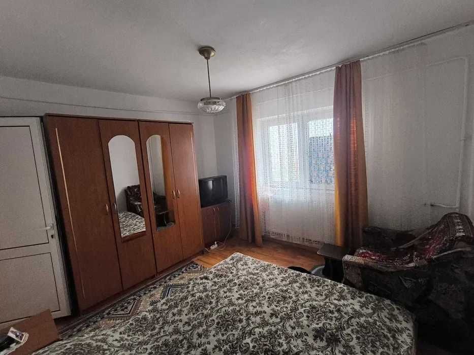 vand apartament 3 camere Motru