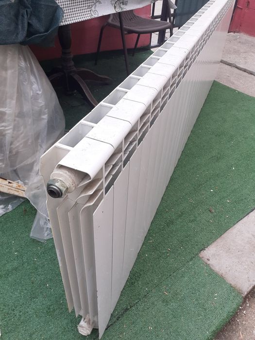 Vând calorifer aluminiu 30 elemenți
