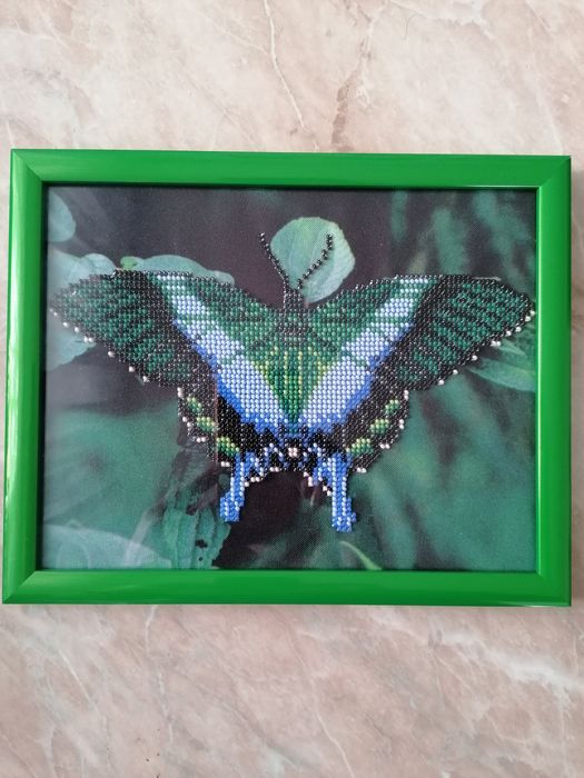 Картина вышита бисером