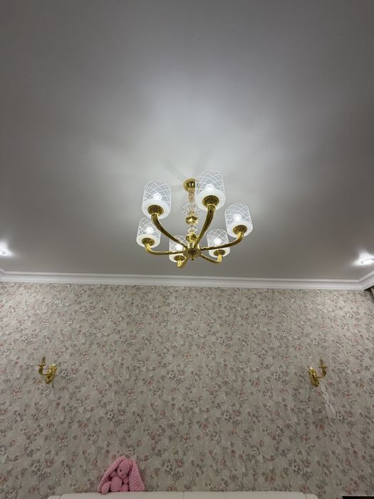 Продаю люстру с бра