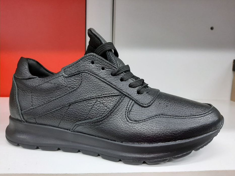 Кроссовки женские