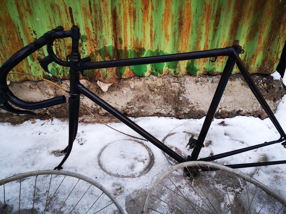 Продам раму шоссейного велосипеда с дисками