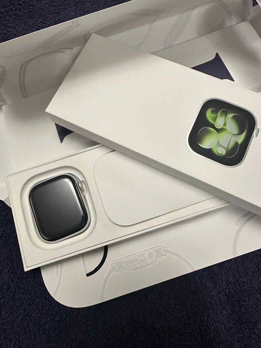 Apple Watch 11 silver