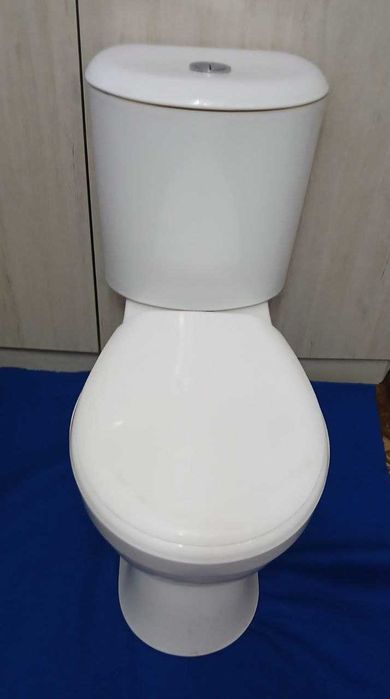 Унитаз сотилади.