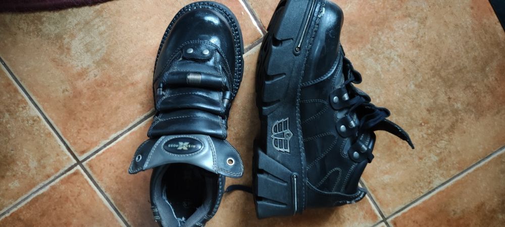 Pantofi Criss Kross nr. 42/43