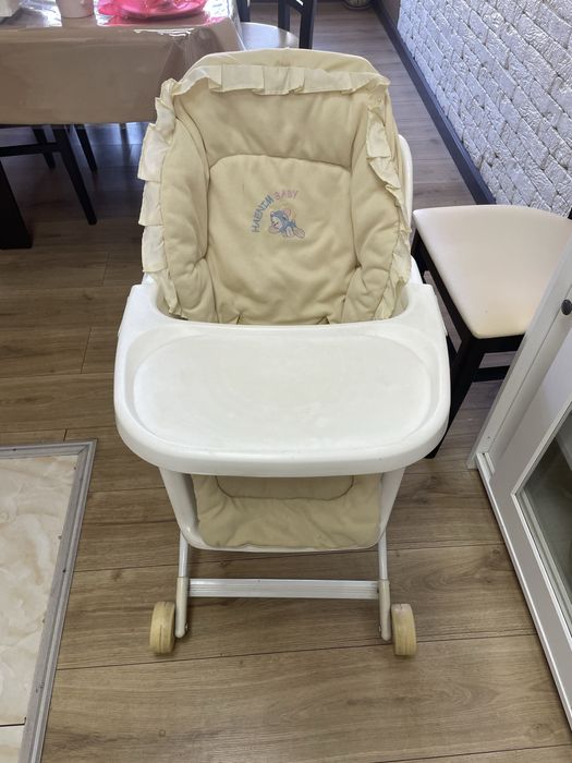 Стол для кормления детский. Можно использовать для дневного сна