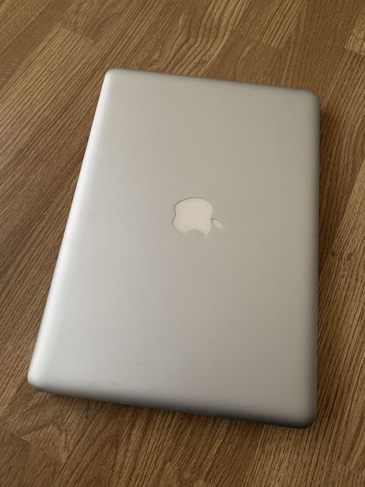 Laptop Macbook pro functional pe display extern.Citeste anuntul.