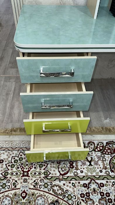 Стол для школьника срочно