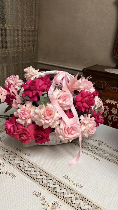 Цветы в корзине