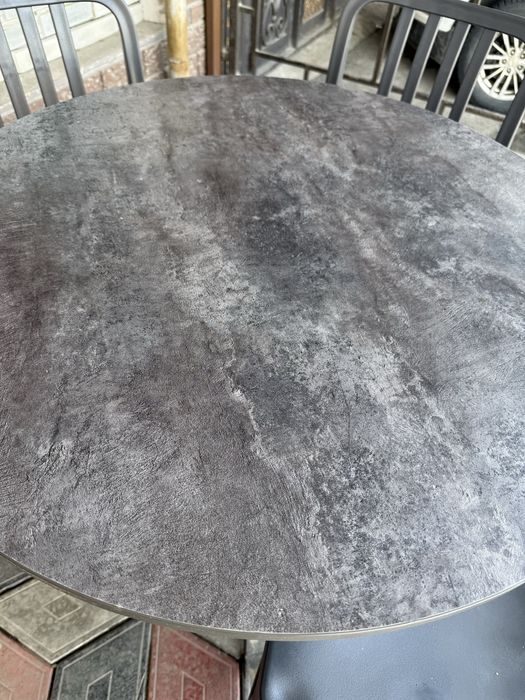 Стол со стульями