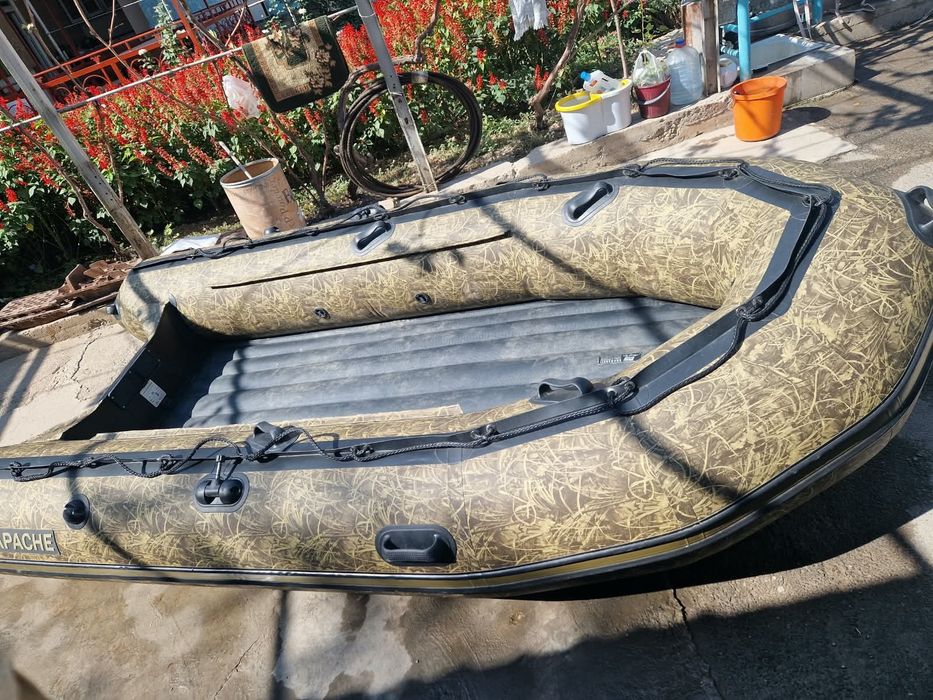 Лодка APACHE 3500