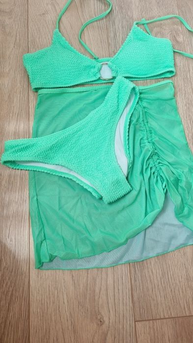 Зелен бански с пола