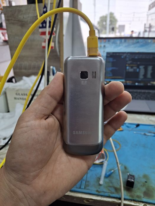 Samsung c3530 sotiladi 200000 so'm