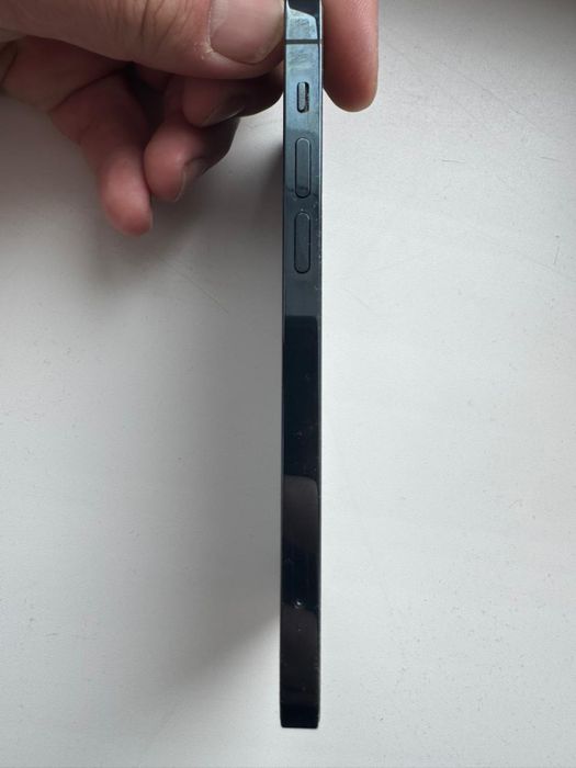 Продам айфон 12 про