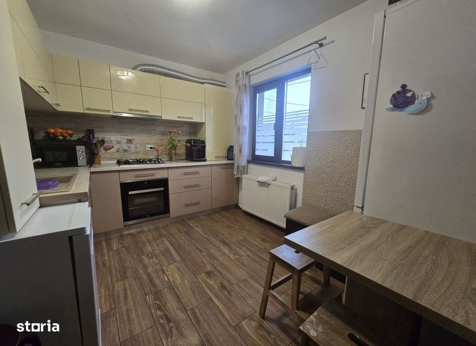 3 dormitoare,2 bai,bucatarie inchisa,pe 2 niveluri V.LupuluiCod:160956