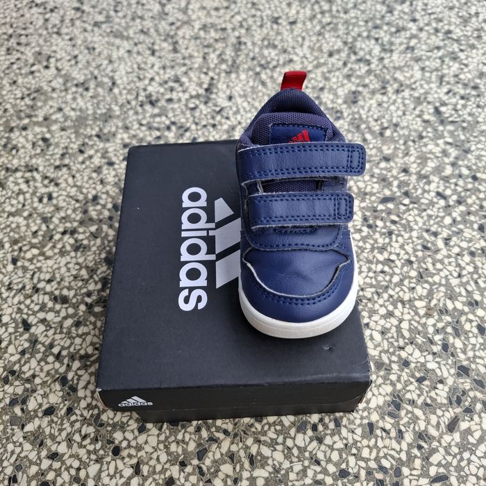 Детски маратонки  адидас.